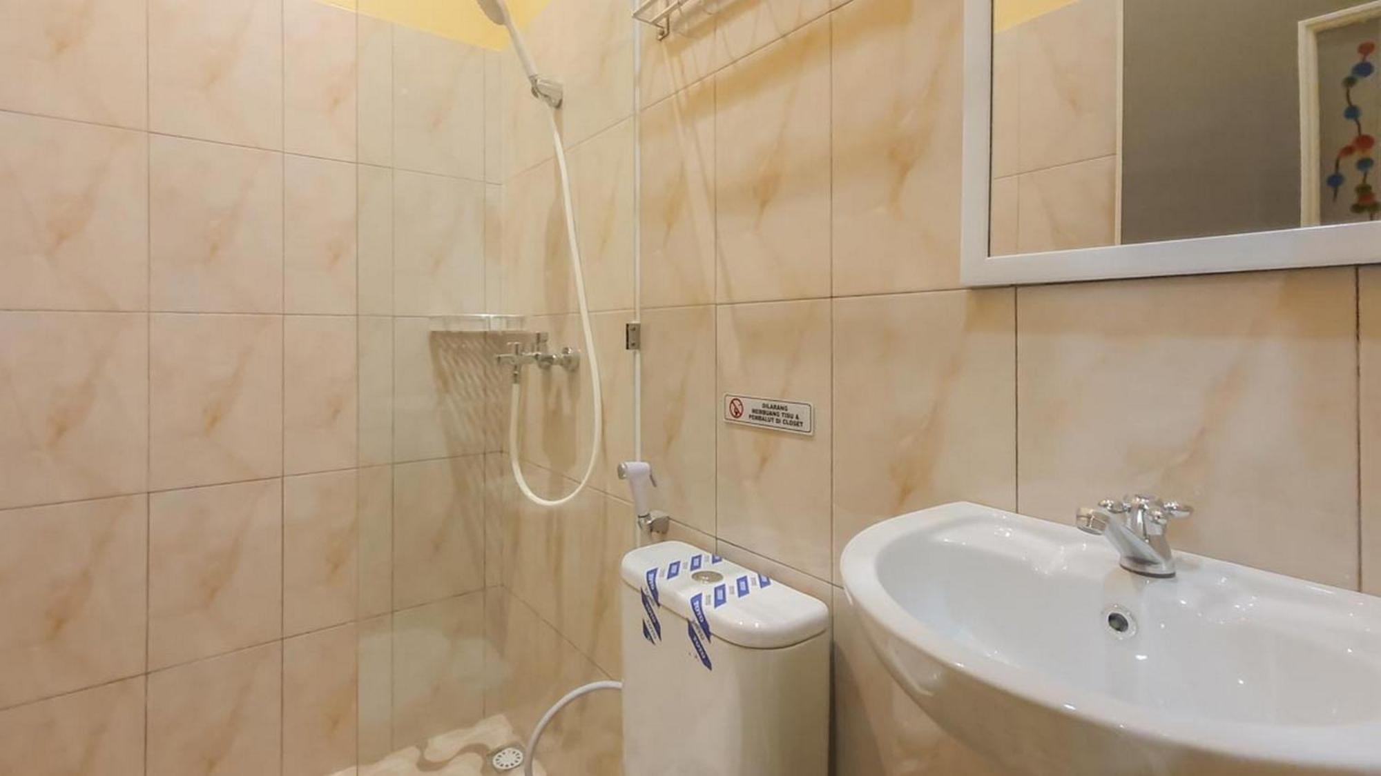 Urbanview Hotel Sakura Kampung Inggris Pare By Reddoorz Εξωτερικό φωτογραφία